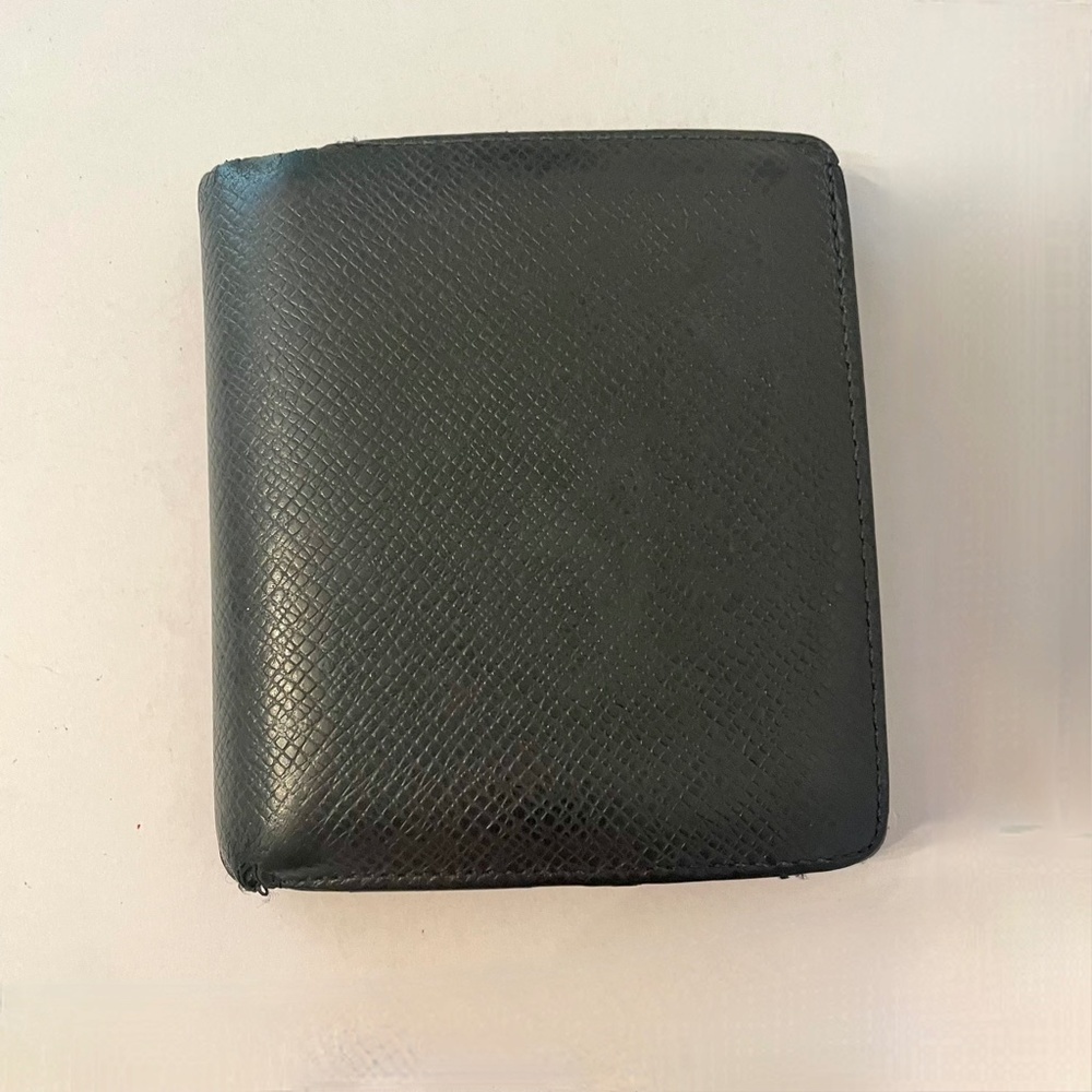 Louis Vuitton Black Taiga Leather Bifold Wallet/Coin Pouch Unisex